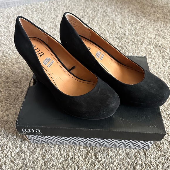 NWB a.n.a Kenny Wedge Heels. Black. Sz 6 1/2 M - Picture 3 of 7